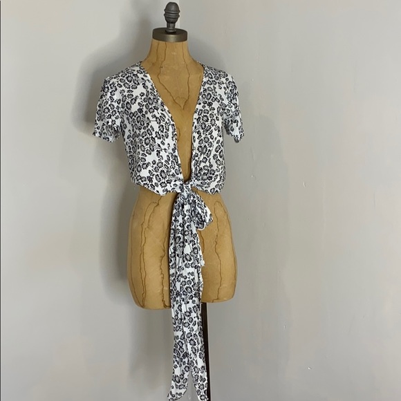 Crop Wrap Blouse SM - Picture 2 of 9